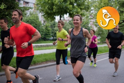 groupe de personnes en train de courir pendant un évènement sportif