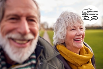 gros plan couple de seniors riant
