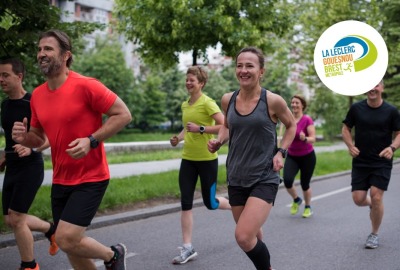 groupe de personnes pendant une course collective