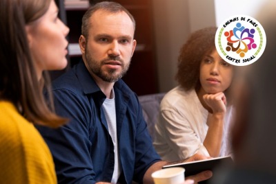 gros plan personnes pendant un groupe de parole