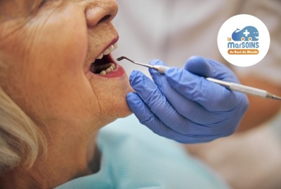 gros plan examen dentaire femme senior