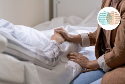 gros plan main femme tenant celle d'une personne alitée dans un lit d'hôpital