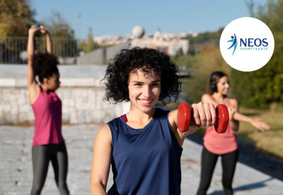 gros plan jeunes femmes faisant sport extérieur